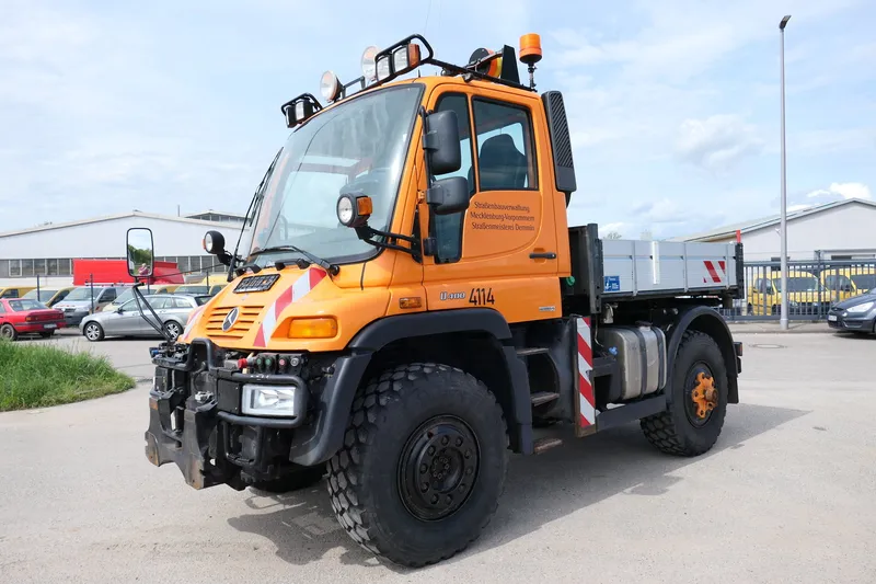Unimog U400  405/12 AHK KLIMA ZAPFWELLE vorn - Image 1